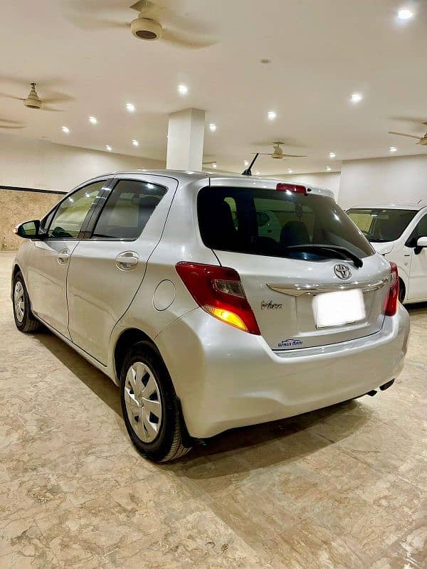 Toyota Vitz 2015 4