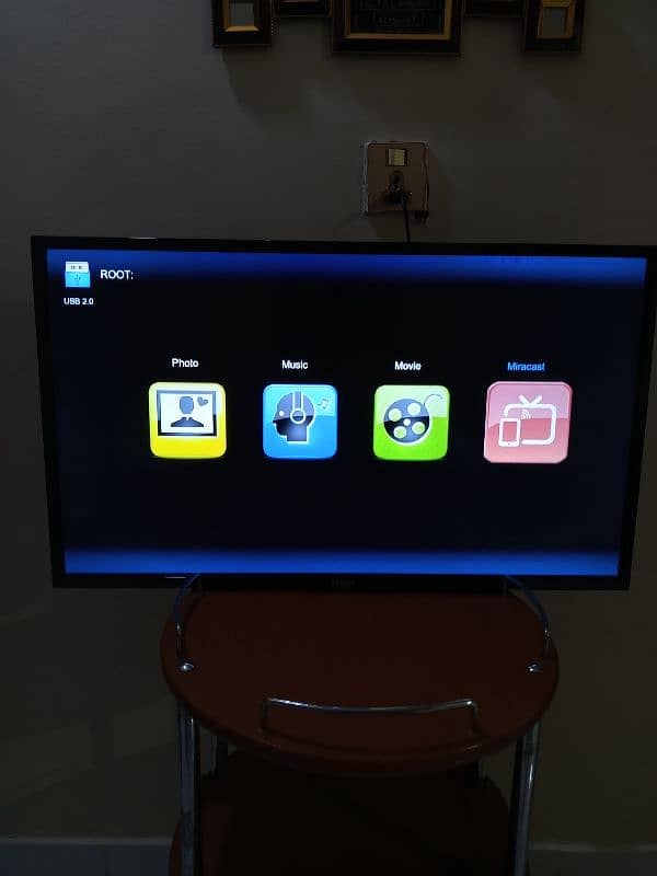 Haier  32inches HD H-Cast LED TV 7