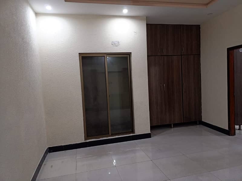 750 Square Feet Flat Ideally Situated In Ichhra 2