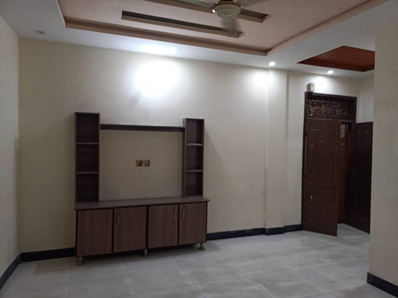 750 Square Feet Flat Ideally Situated In Ichhra 6