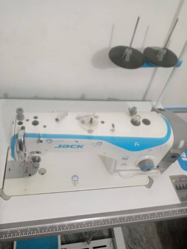 jack A4 sewing machine 1