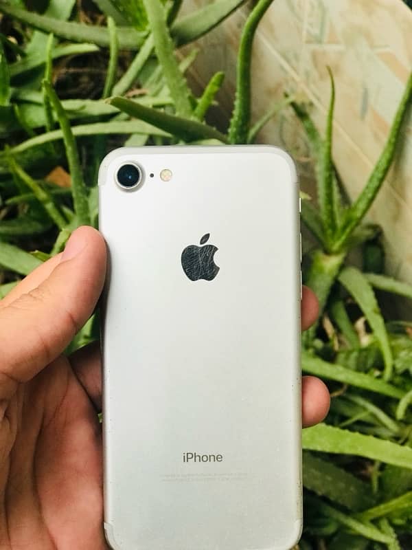 i am selling my iphone 7 pta approved 128gb 0