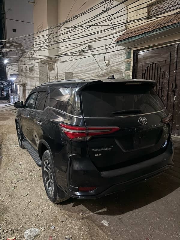 Toyota Fortuner Legender 2022 0