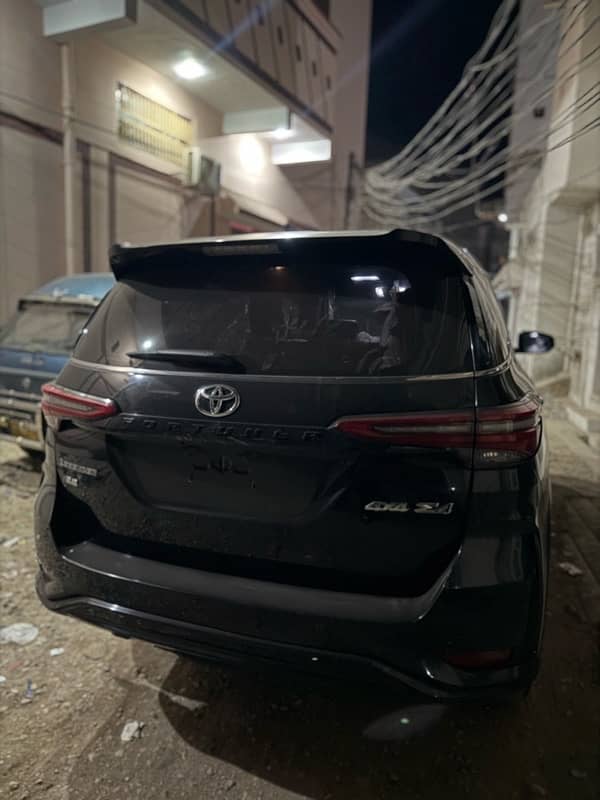 Toyota Fortuner Legender 2022 1