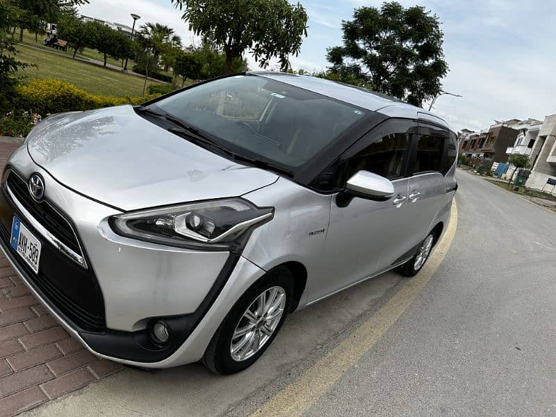 Toyota Sienta 2017 1