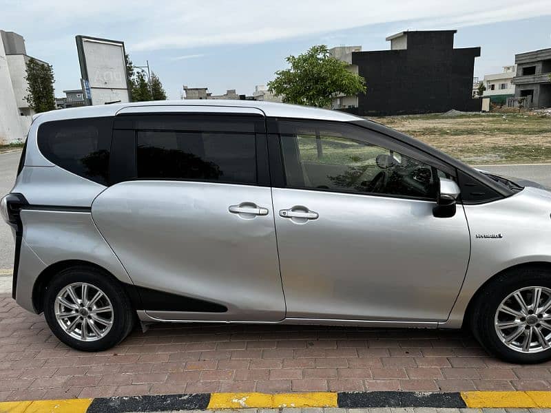 Toyota Sienta 2017 3