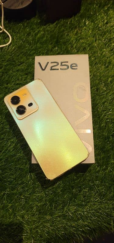 vivo v25E 8gb +128gb Ten by ten with box charger 0