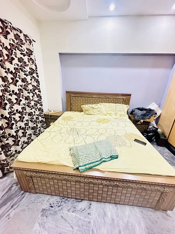 double bed with 2 side tables and 1 dressing table 0