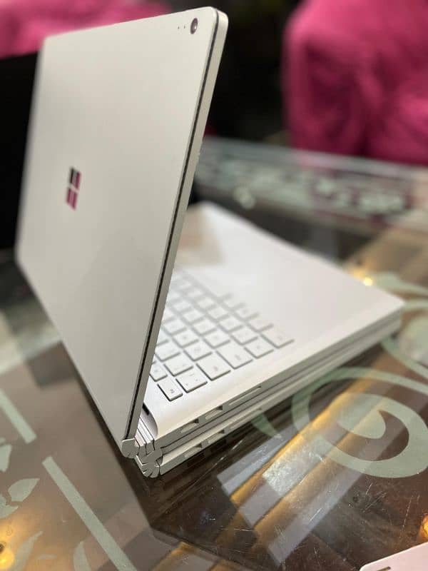 Surface Book 2 : Core i7 8th Gen : 16/512 : 2GB Nvidia GTX : Non-touch 2