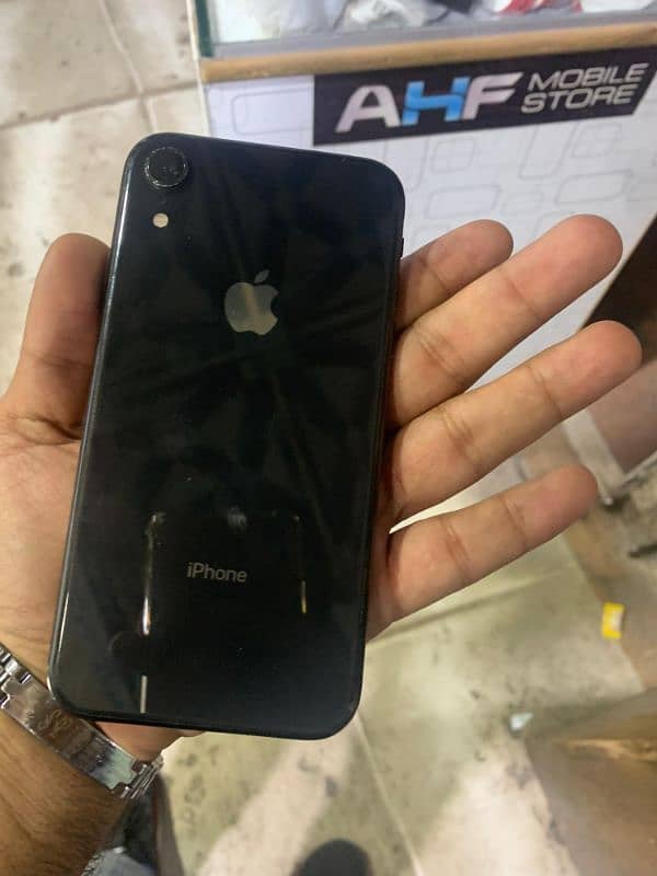 iphone XR non active 10/10 89 health 1