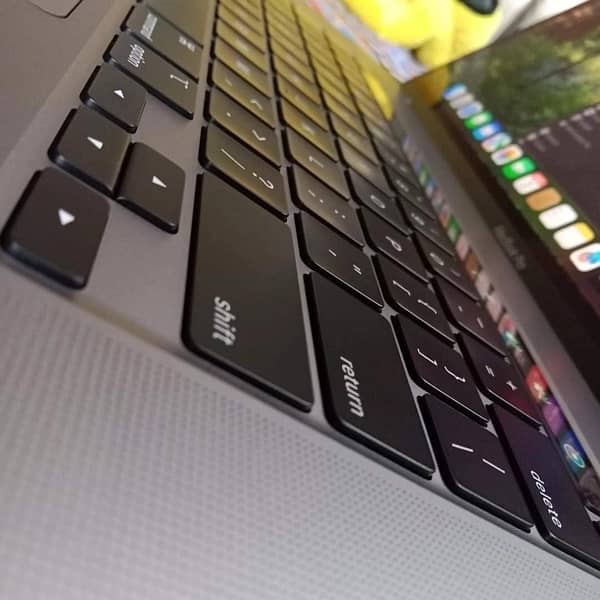 MACBOOK PRO 16 (2019) CORE I7 (16/512gb SSD) (4gb Graphics) A2141 WTS. 6