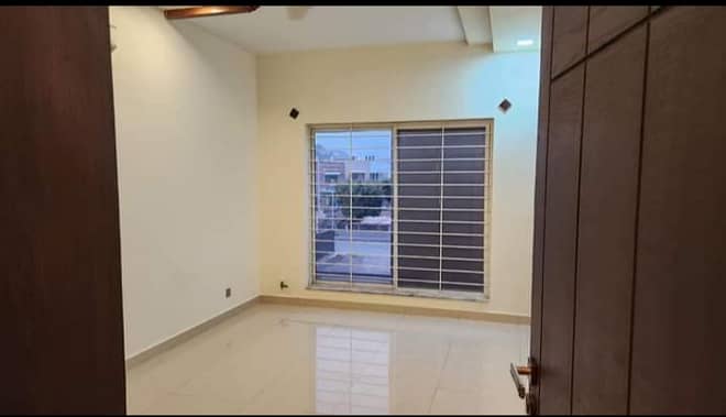 10 Marla full house available for rent in phase 4 bahira town Rawalpindi 4