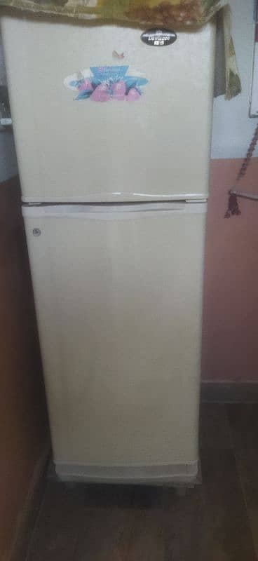 Genuine dawlance Fridge in used,well maintained nd excellent condition 4