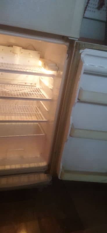 Genuine dawlance Fridge in used,well maintained nd excellent condition 10