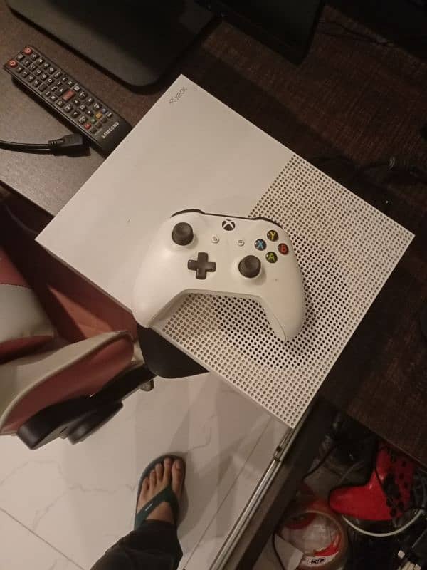 Xbox One S 1TB 1