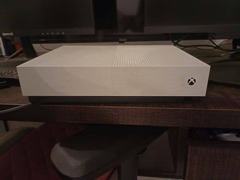 Xbox One S 1TB 2