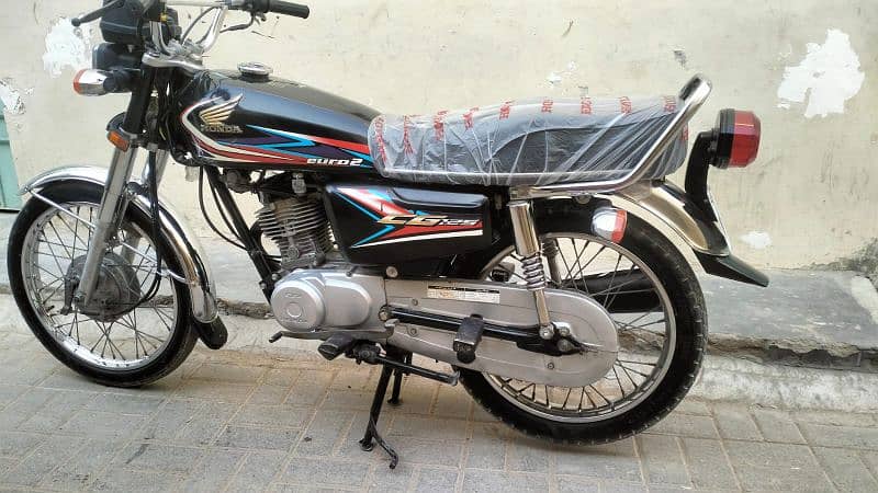 Honda cg 125  model  2019 Black colour  Panjaab number  First owner 4