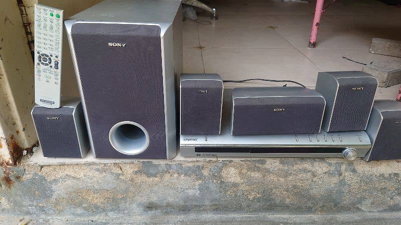 Sony Home theater 5in1 6