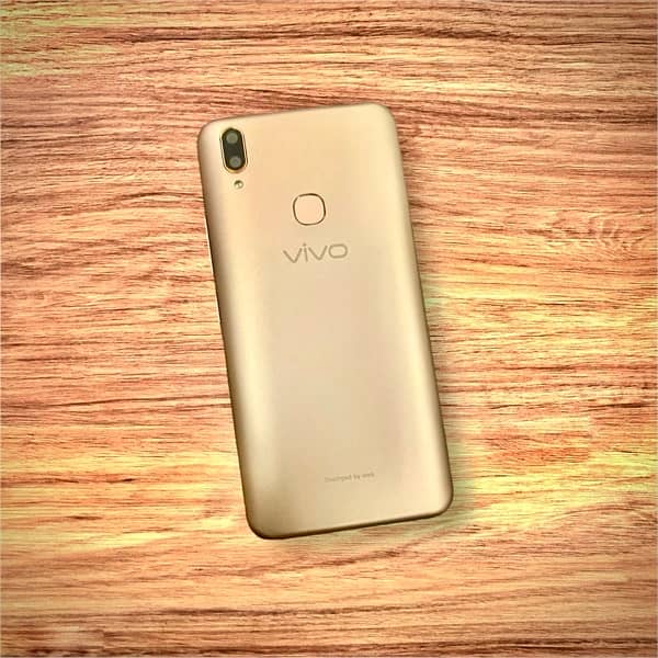 Vivo Y 85 PTA Approved Touch ID 4/64GB 13MP Cam - Box / Accessories 2