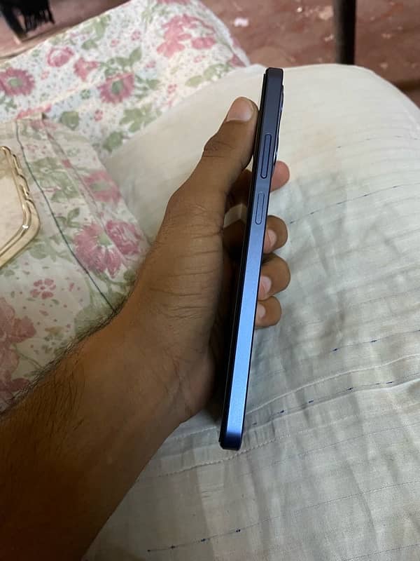 realme C63 4