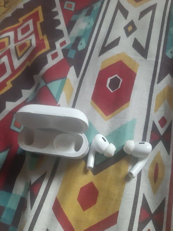 Apple Air Buds 2nd Genration 7