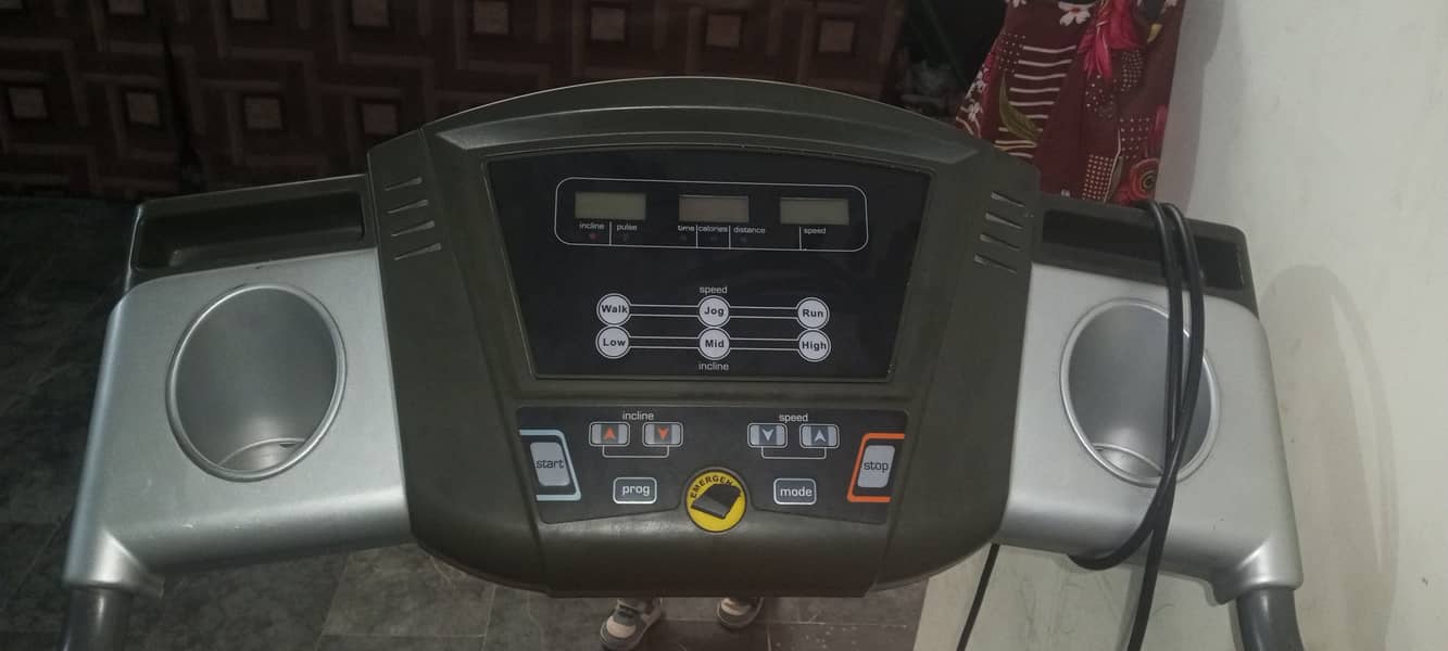 Treadmil 2.25 HP Motor,130 kg weight supported, 6 month motor waranty 1