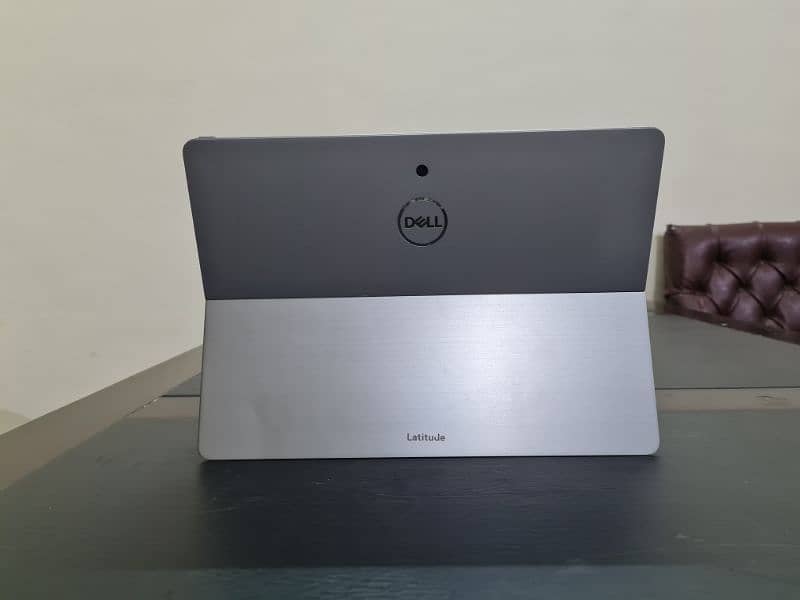 Dell Latitude 7200 2-in-1 3