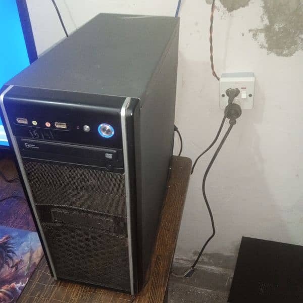 gaming PC with gt710 GPU 8gb ram Intel i5 3gen 0