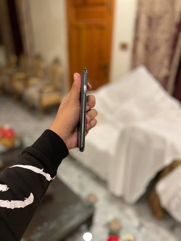 Iphone 11 pro max (pta approved) 1