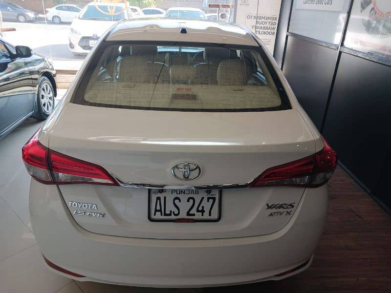 Toyota yaris 1.5 ativ 0