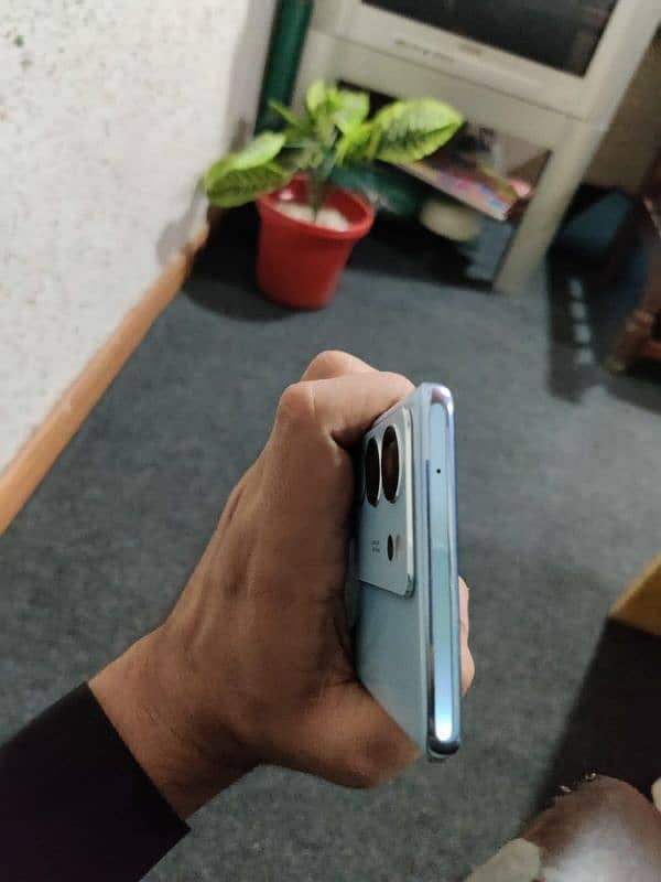 vivo v29 , only sale urgent 1