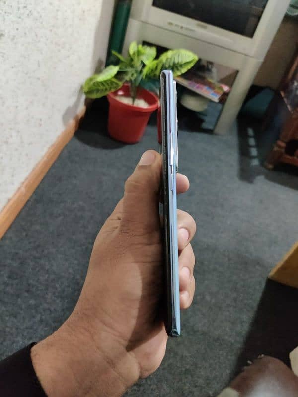 vivo v29 , only sale urgent 3