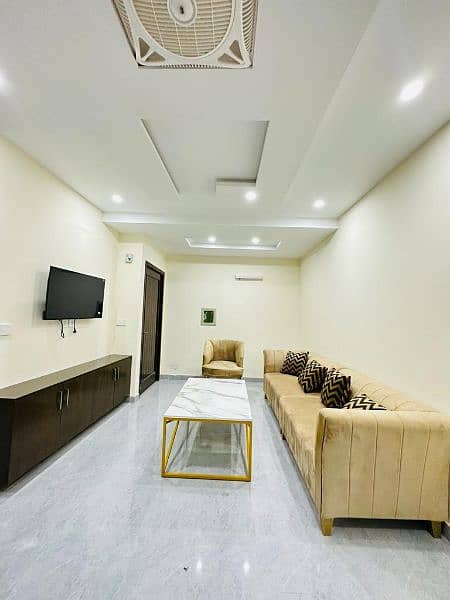 One bed luxury apartment for short stay like(3to4)hours in bahria town 2