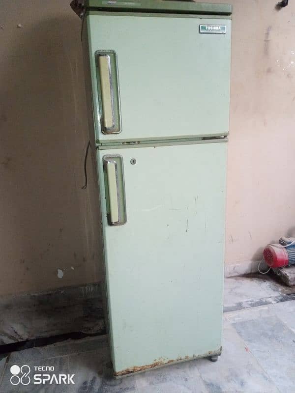 Toshiba old fridge read ad 0