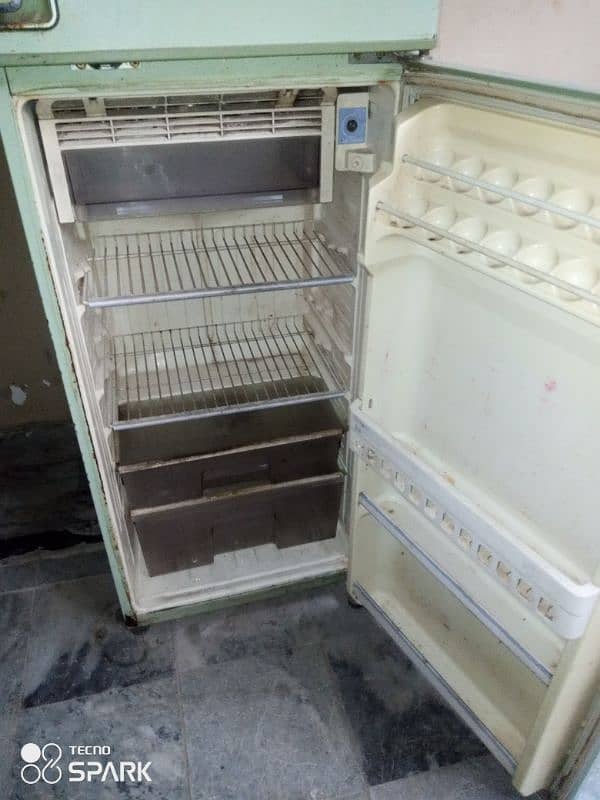 Toshiba old fridge read ad 3