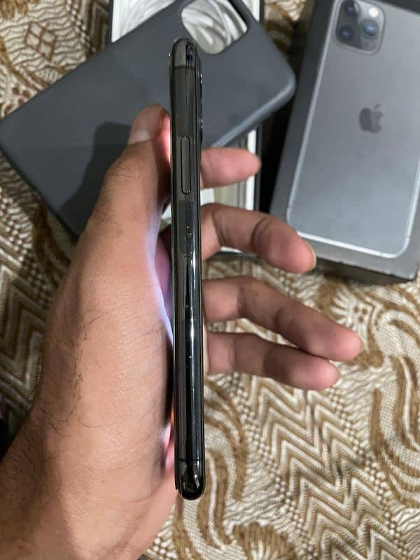 iPhone 11 Pro factory unlock non PTA water pack 4