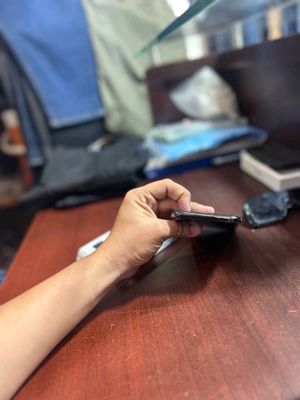 iphone xs max 256gb Pta Approved 4