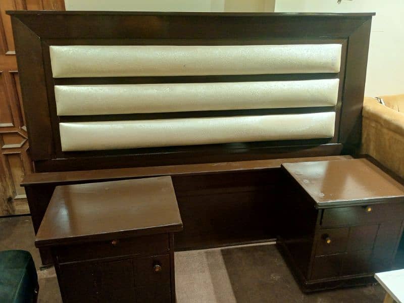 wooden bed set complete/dressing table 3