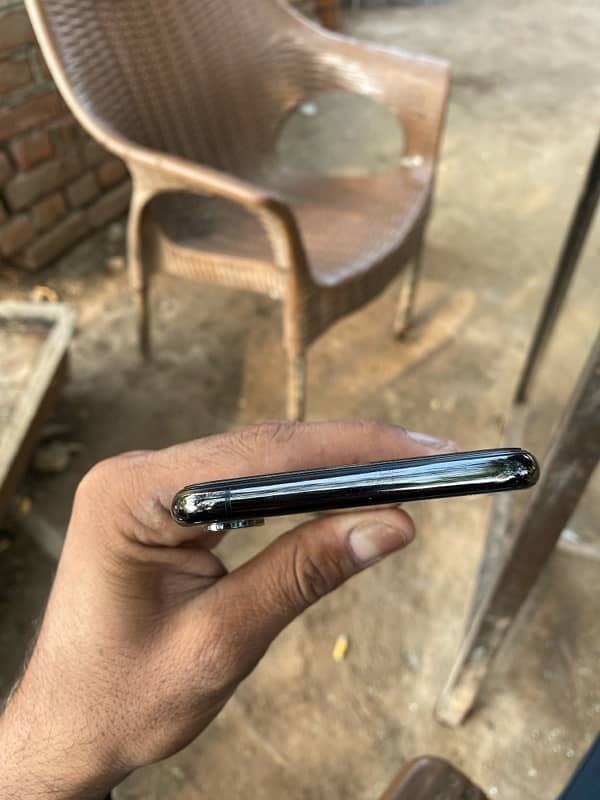 iPhone xs max pta approved 4