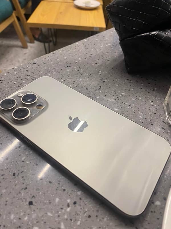 iPhone 15 pro max natural titanium 256GB 100 health 10/10 0