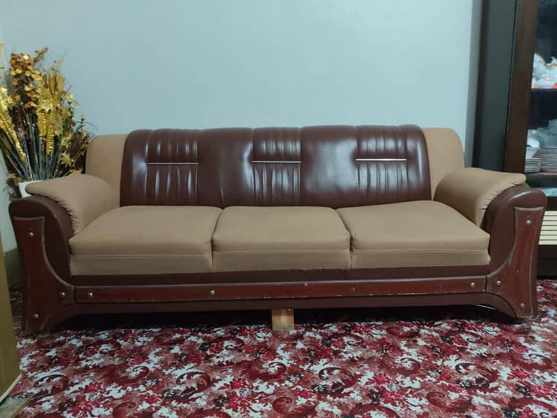 5 Seater Sofa Set With Table | Good Condition 0