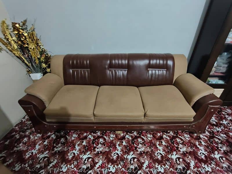 5 Seater Sofa Set With Table | Good Condition 1