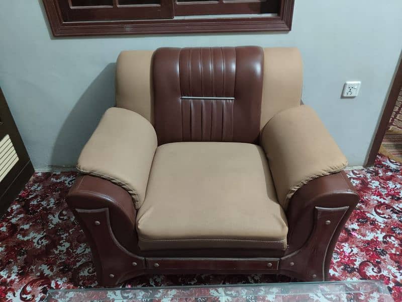 5 Seater Sofa Set With Table | Good Condition 2