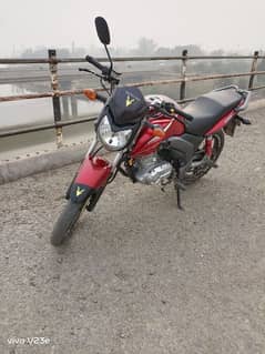 125 Suzuki,self start,all Punjab numbr lga ha,tubeles tire,very comfrt