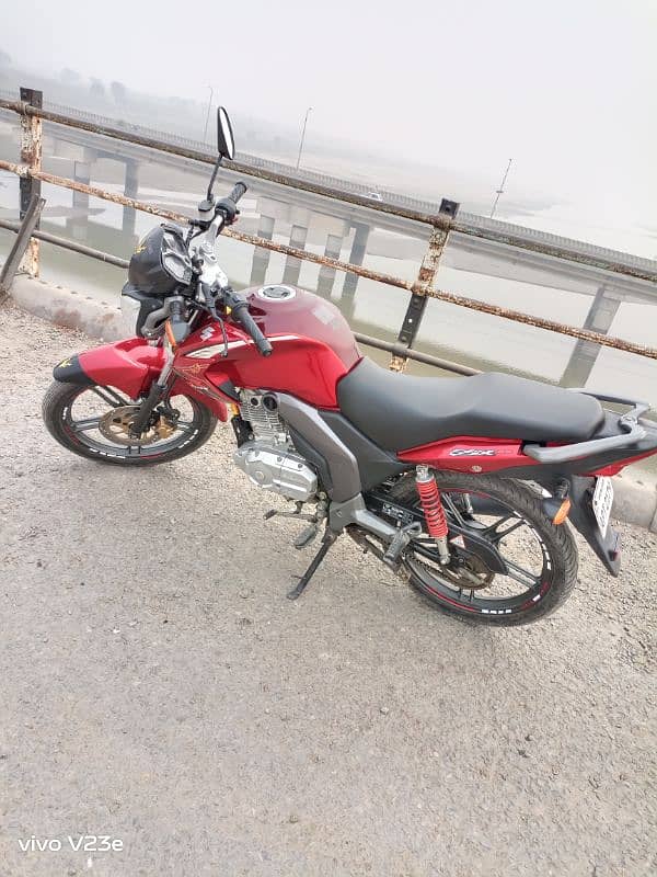 125 Suzuki,self start,all Punjab numbr lga ha,tubeles tire,very comfrt 2