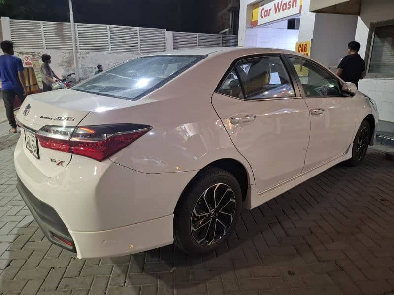 Toyota Corolla Altis 2023 4