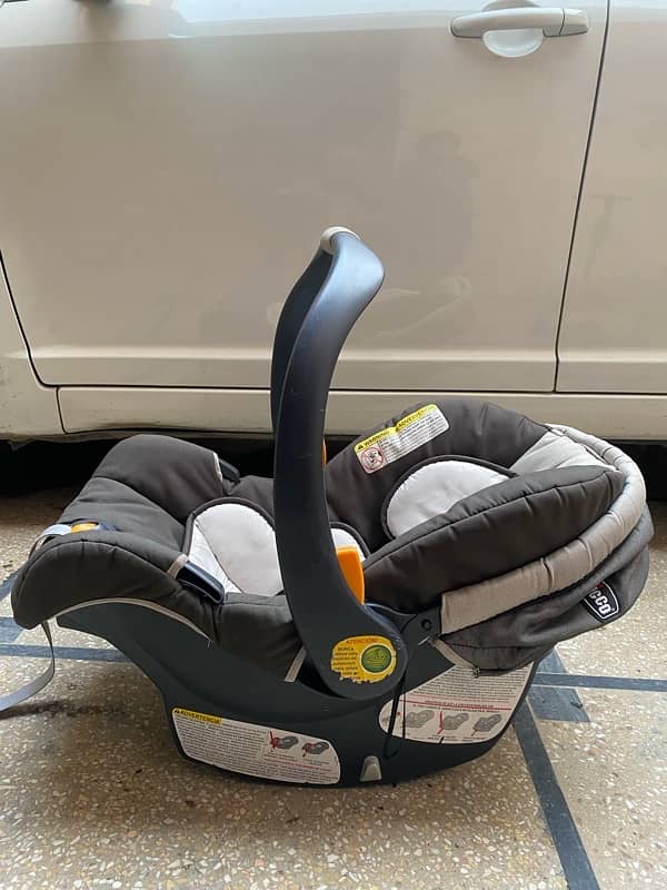 2 Items chicco & Mom squad Baby-cot/car-seat for sale good condition 2