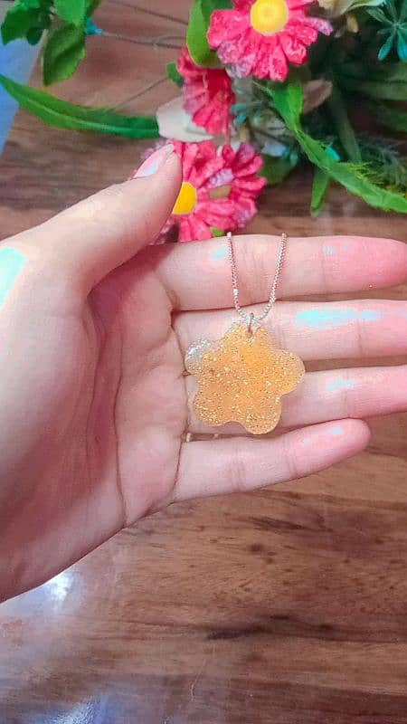 Resin pendant and its elegant 1