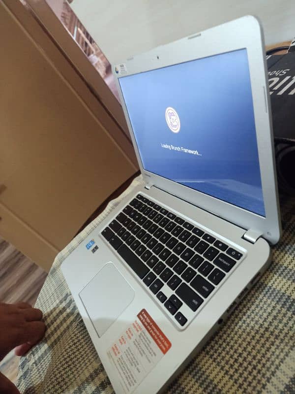 Toshiba ki Chromebook hai good working 0