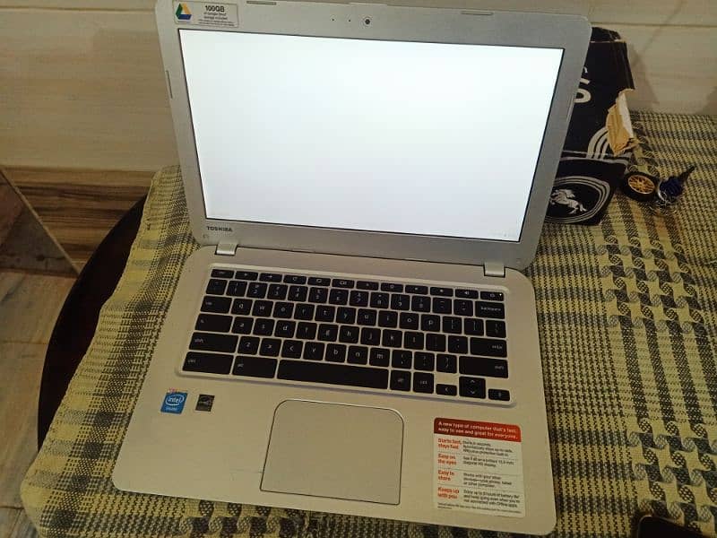 Toshiba ki Chromebook hai good working 2